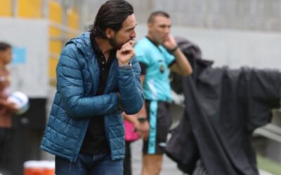 Gerardo Espinoza no continuará como entrenador de Aucas